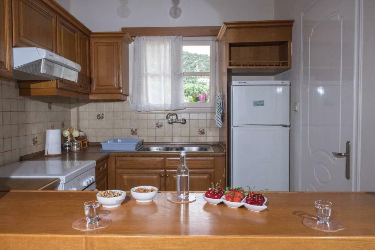 Thea Apartment Istron Екстериор снимка